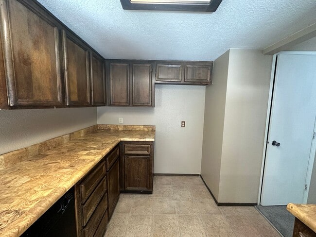Foto del edificio - 3700 Tully Rd