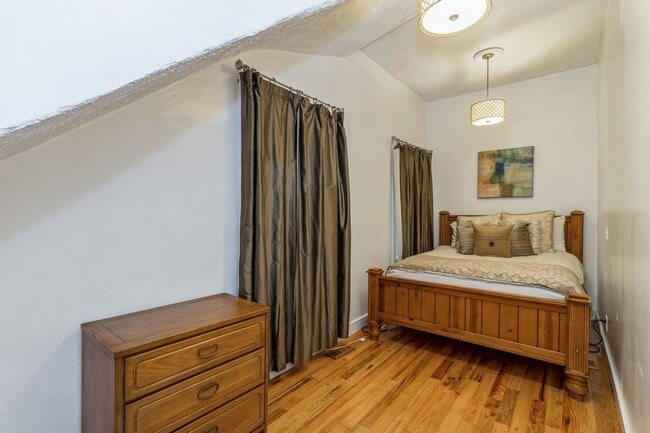 Foto del edificio - 2459 N Clybourn Ave