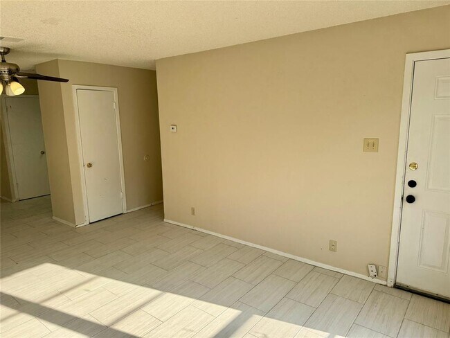 Building Photo - 5105 Peppertree Pkwy