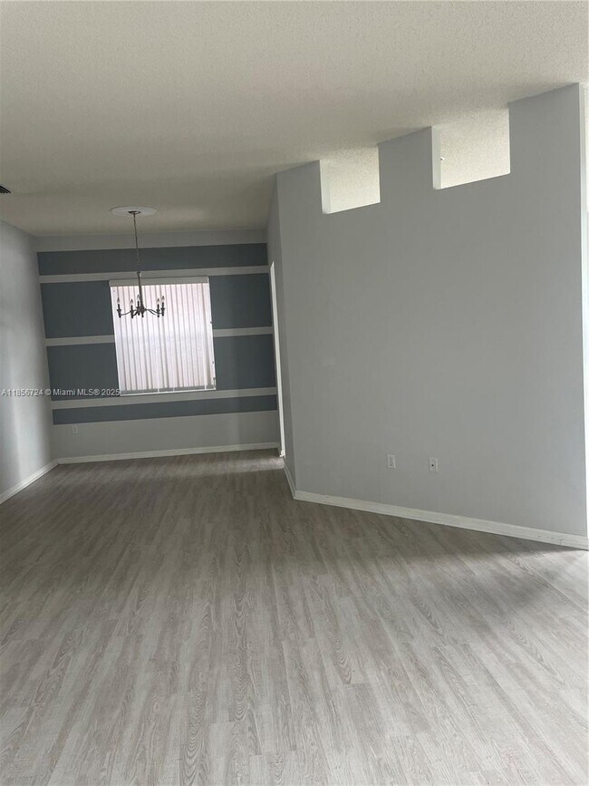 Foto del edificio - 575 SE 29th Dr