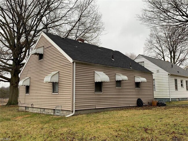 Building Photo - 1523 Weston Ave