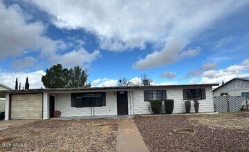 Building Photo - 35 E James Dr