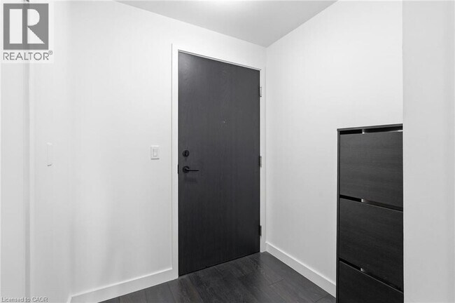 Building Photo - 210 Sabina Dr