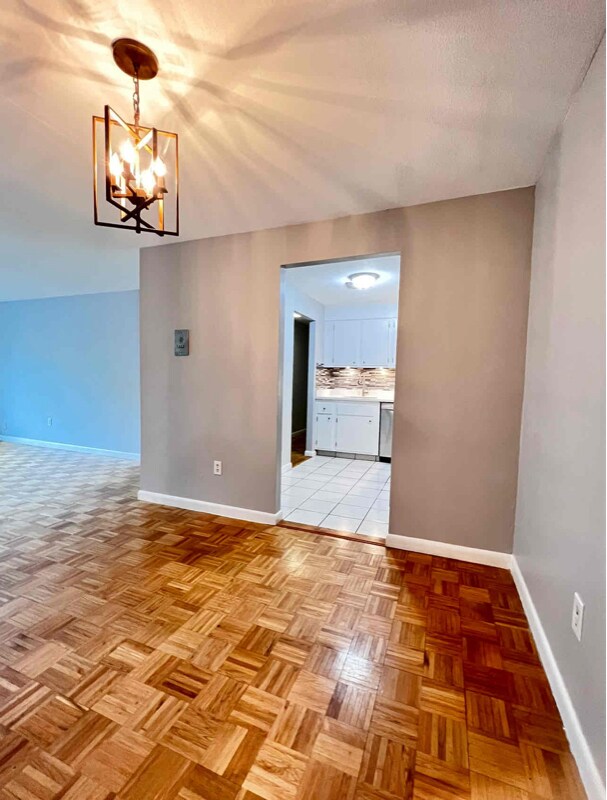 Building Photo - B3 Colonial Dr