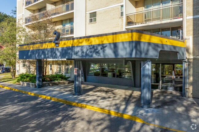 Entrée - 2 Secord Ave