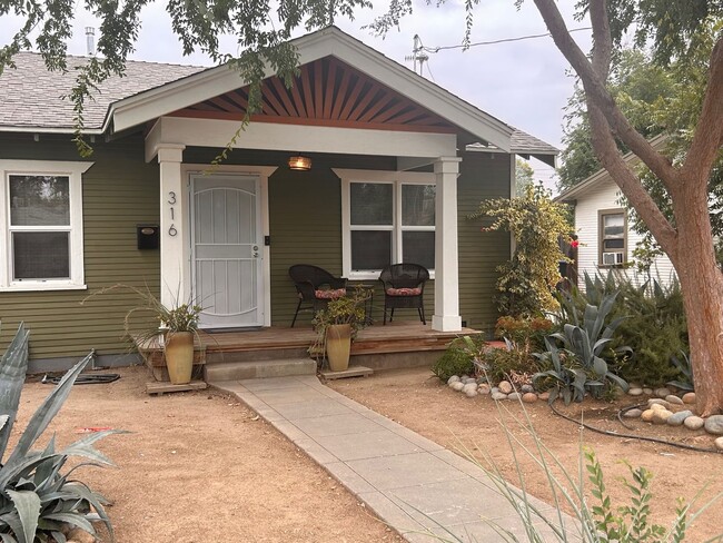 Building Photo - Charming Home for rent in Visalia