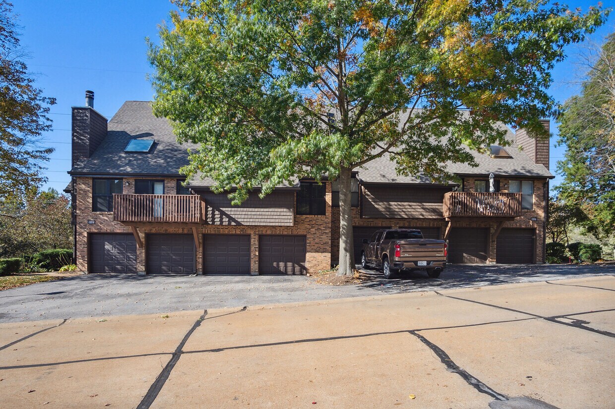 5121 Hollow Wood Ct Unit Hollow Wood Court, Saint Louis, MO 63128