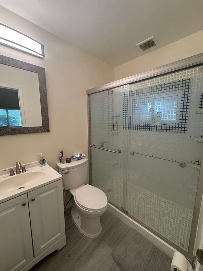 Baño - 38 Douglas Ave