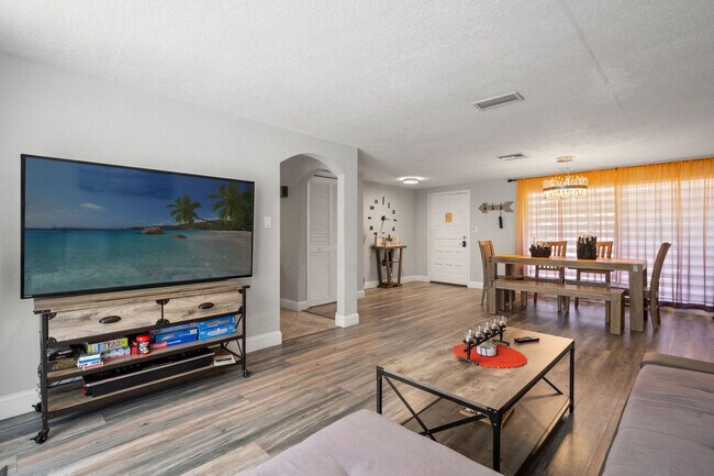 Foto del edificio - 7240 Westwind Dr