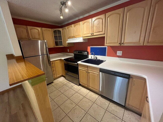 Foto del edificio - AVAILABLE NOW! Remington Post Ground Floor...