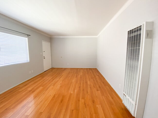 Living Area - 920 N Orange Grove Ave