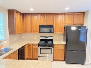 Building Photo - 2030 Waverly Glend Dr