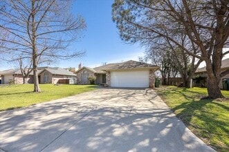 Building Photo - 116 Misty View Ln