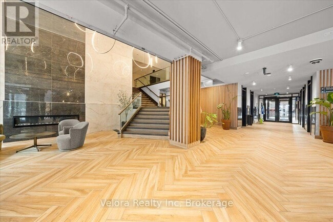 Building Photo - 161 Laurier Ave W