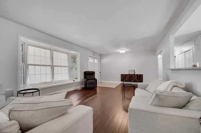 Building Photo - 837 Hamlin Ave