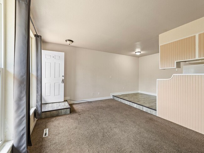 Building Photo - Sumac3041 (MK-LN)