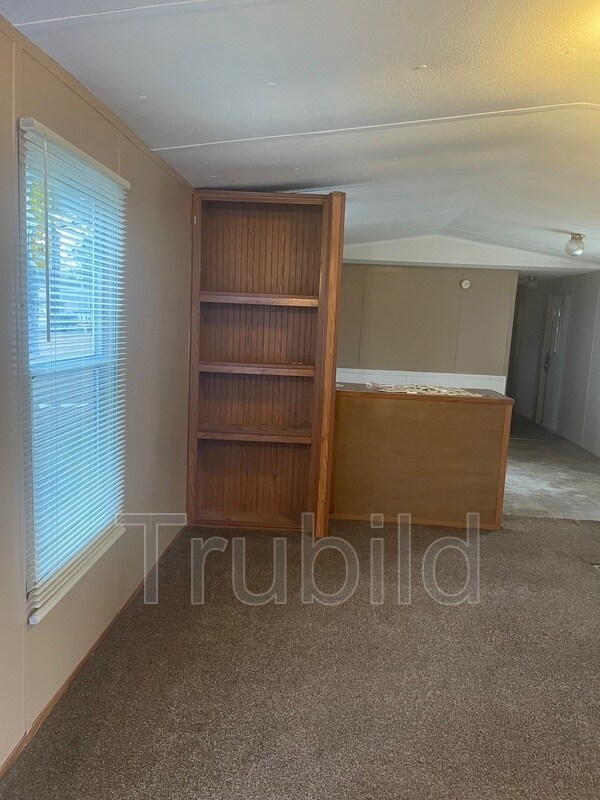 Building Photo - 26 Somerset Dr