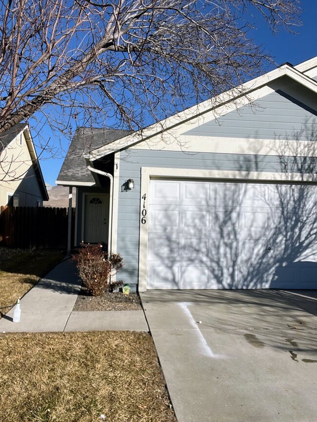 Foto del edificio - cute duplex in north carson