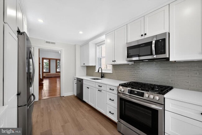 Building Photo - 3560 New Queen St