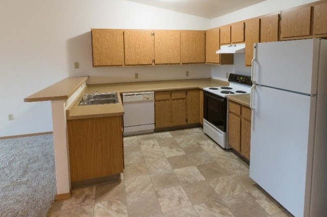 Upper - Spacious kitchen with Bar - Tamarack Trails