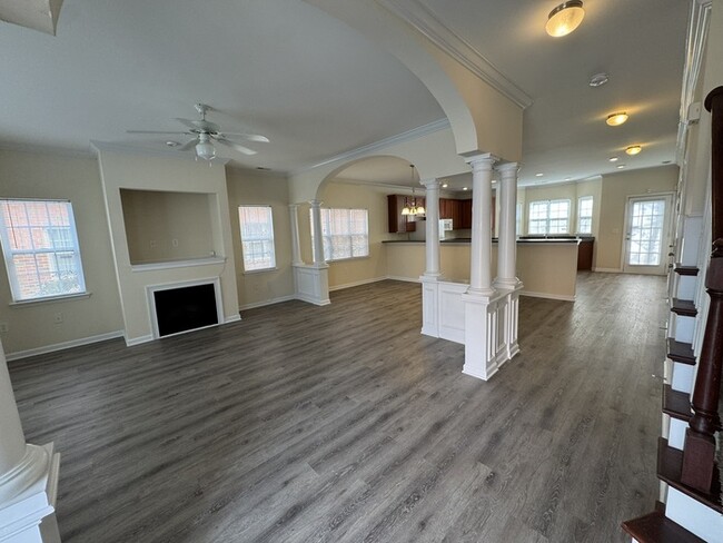 Building Photo - Beautiful 3 Bedroom in Cary Available NOW!