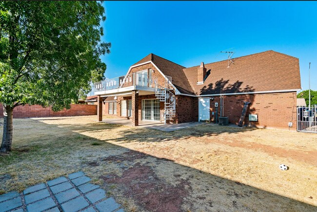 Building Photo - Beautiful 4 Bedroom Home! Pet Friendly