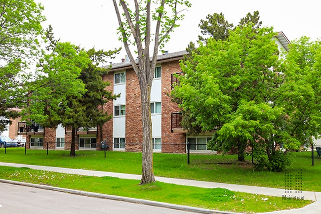 Building Photo - NAITside Court II
