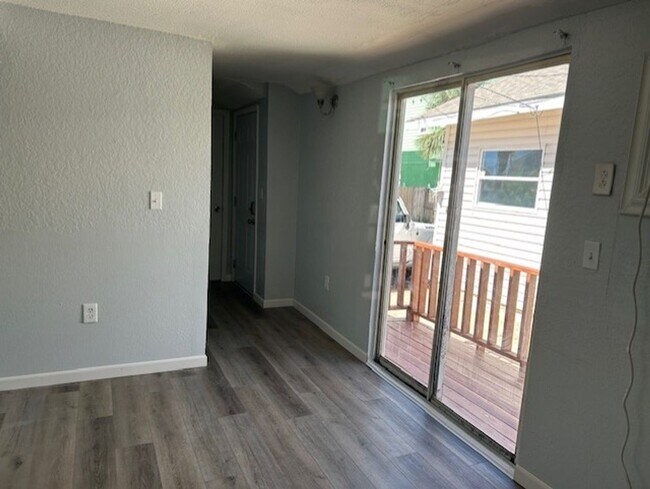 Building Photo - Quaint 1/1 within walking distance to the ...