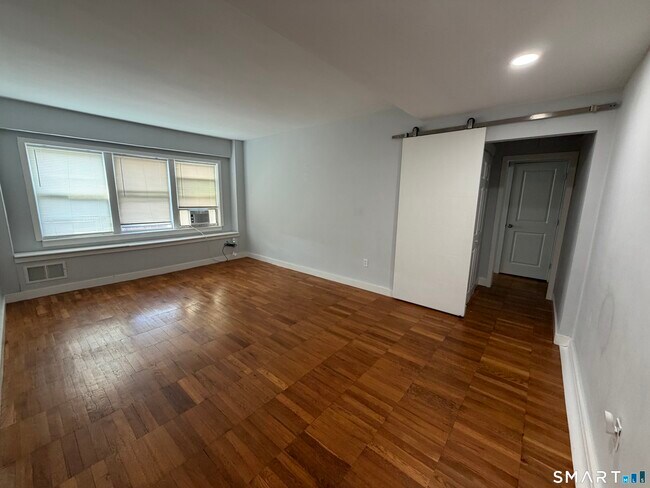 Foto del edificio - 230 Farmington Ave
