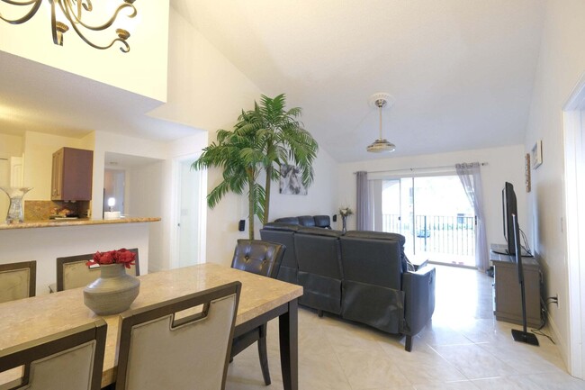 Foto del edificio - 1715 Village Blvd