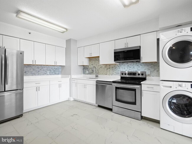 Building Photo - 3713 S George Mason Dr