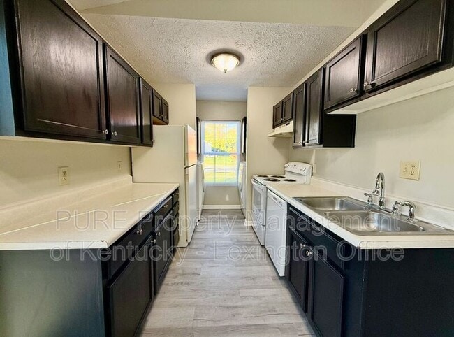 Building Photo - 222 Buffalo Trce