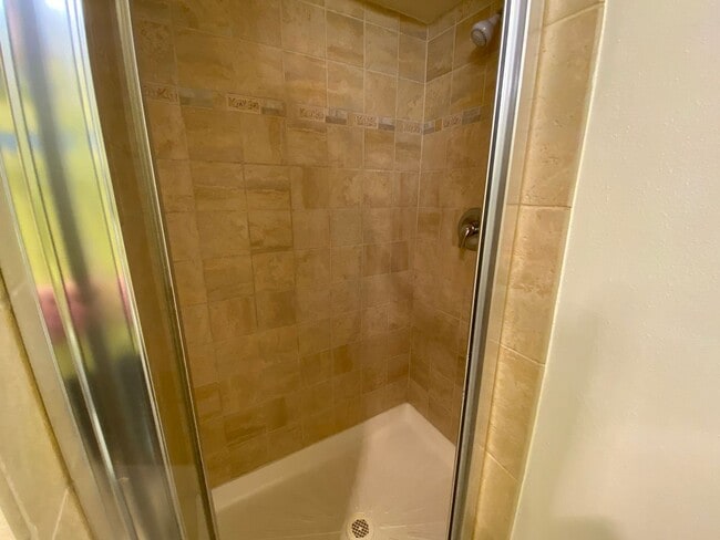 Building Photo - 2 Bedroom Condo