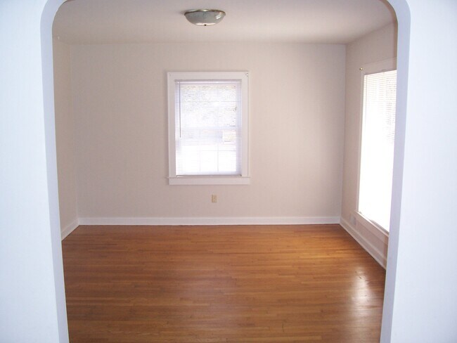 Master BR w/small bath (shower,sink,toilet) &amp; closet - 63 Elm Bend Road