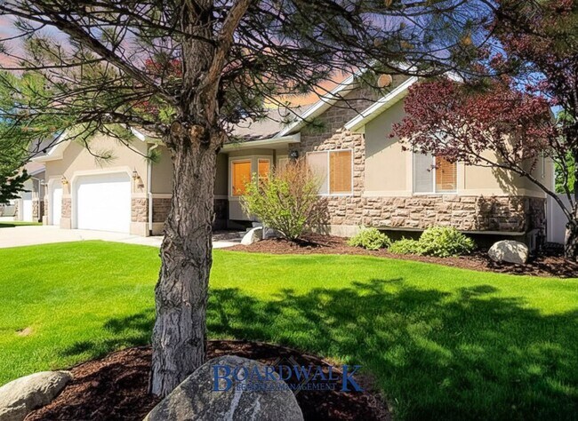 Foto del edificio - Stunning Draper Home with Finished Basement & Backyard Retreat