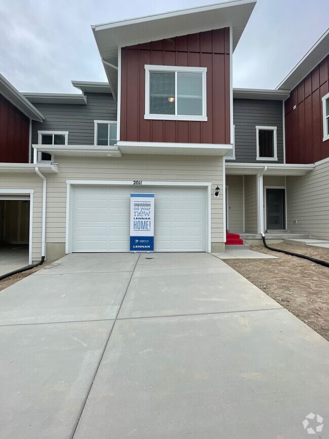 Building Photo - 2011 N Red Yearling Dr