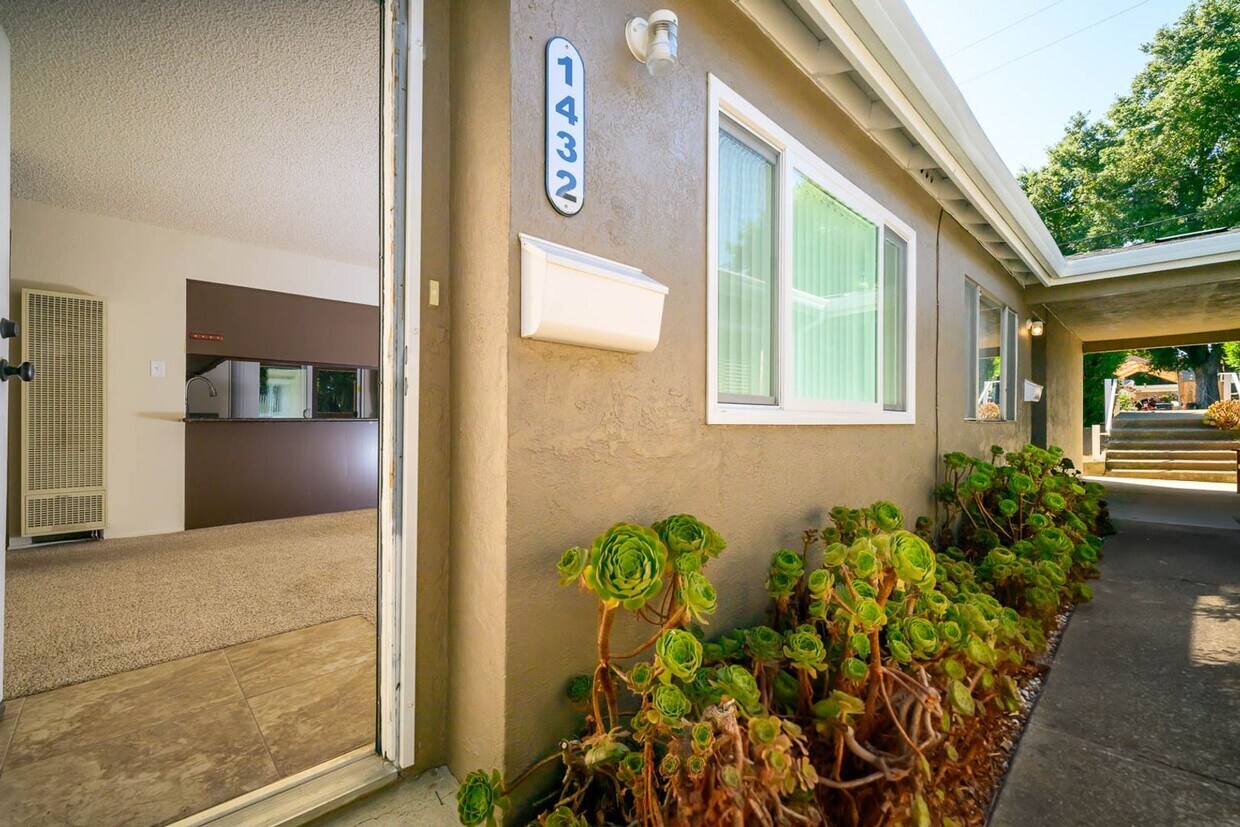 Primary Photo - Benicia! Large two bedroom, one bath avail...