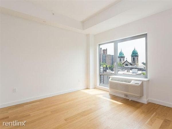 Building Photo - 162 E 92nd St