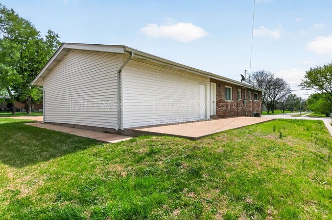 Foto del edificio - 1810 Swallow Ln
