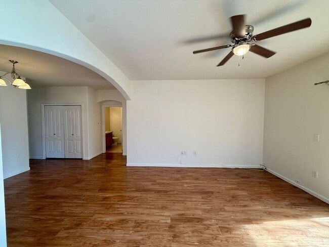 Building Photo - ***MOVE IN SPECIAL*** 2 WEEKS FREE -MUST SEE 2 Bed/2 Bath Condo in the Lakeshore at Centerra!