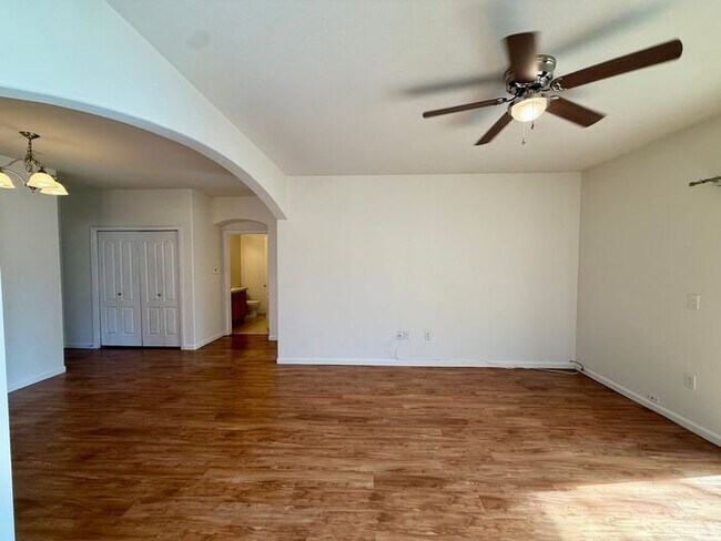 Building Photo - MUST SEE 2 Bed/2 Bath Condo in the Lakeshore at Centerra!