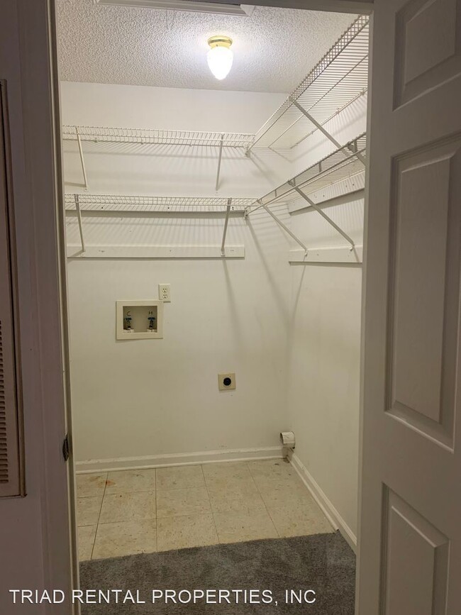 Foto del edificio - 647 W Presnell St