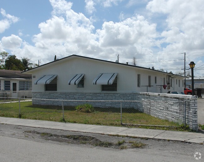 Building Photo - 1210-1220 N 16th Ct