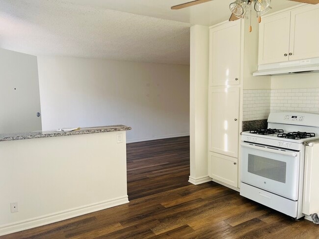 Building Photo - Montclair Apartments