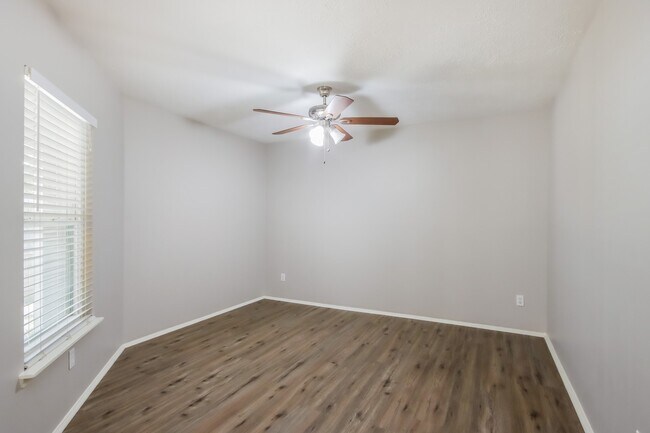 Foto del edificio - 25714 Richards Rd
