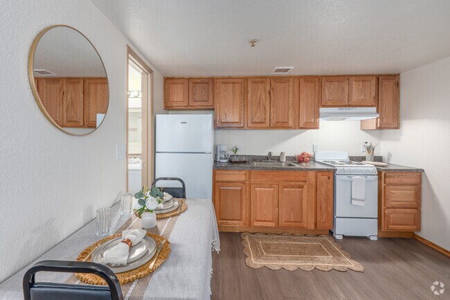 1 dormitorio, 1 baño - 750 pies cuadrados - Cocina y comedor - Sportsman's Royal Manor
