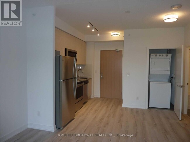 Photo du bâtiment - 621-621 Sheppard Ave E