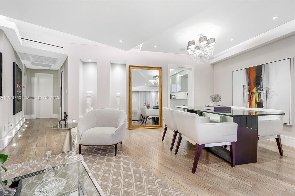 Foto principal - 10190 Collins Ave