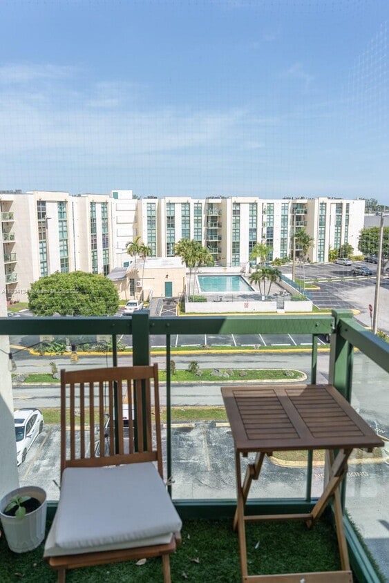 Foto principal - 2055 SW 122nd Ave