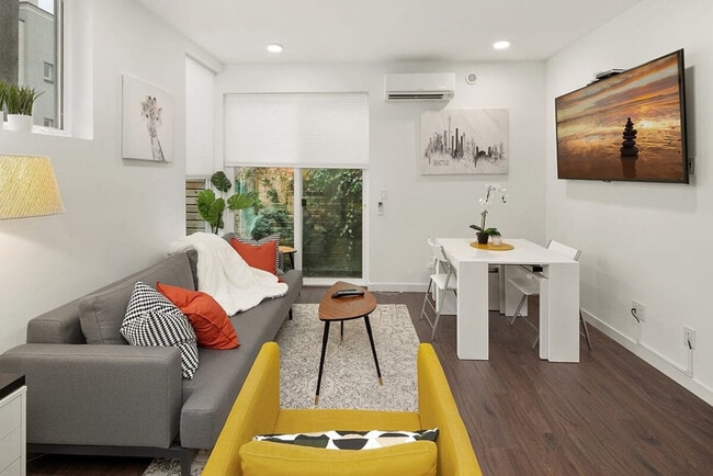 Building Photo - 915 14th Ave